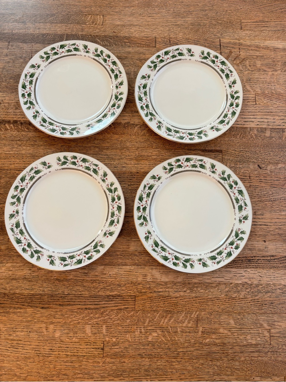 Royal Limited Holly Pattern Salad/Dessert Plates (Set of 4)Like New! Japan